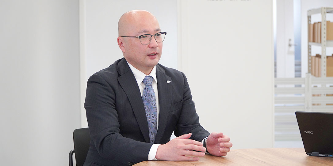 代表取締役社長執行役員 宮城 力 と 株式会社ワット・コンサルティング 代表取締役 社長 水谷 辰雄